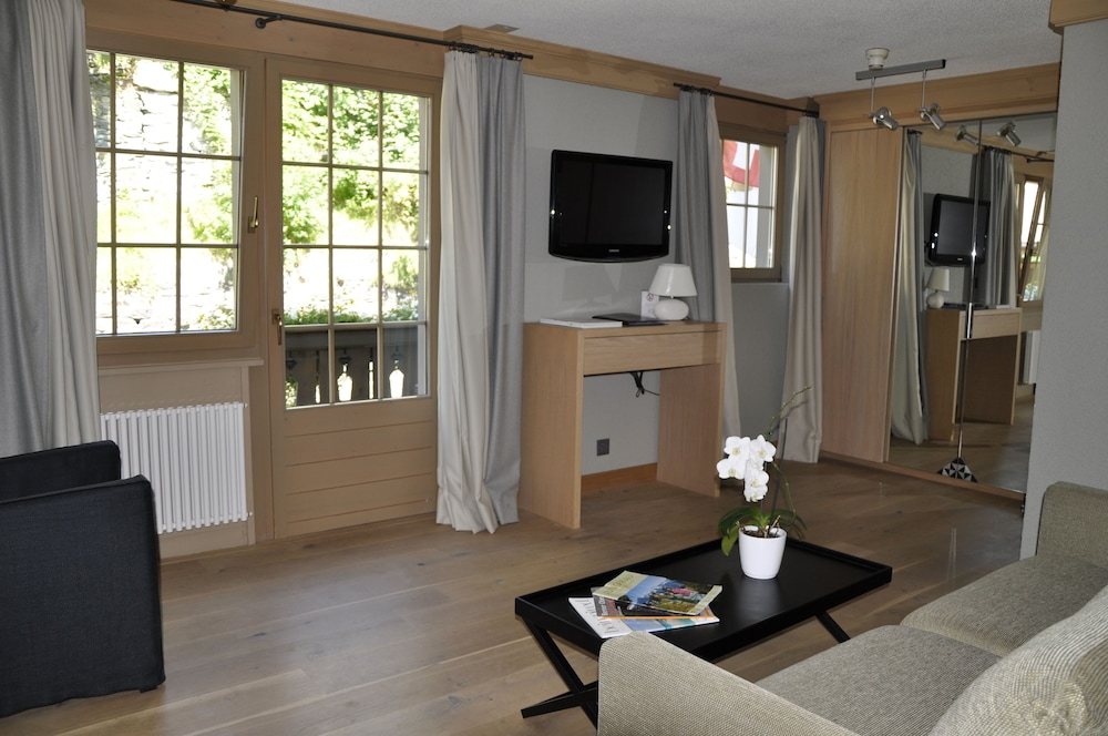 Panoramic Suite, 2 Bedrooms, Balcony, Mountainside photo 2