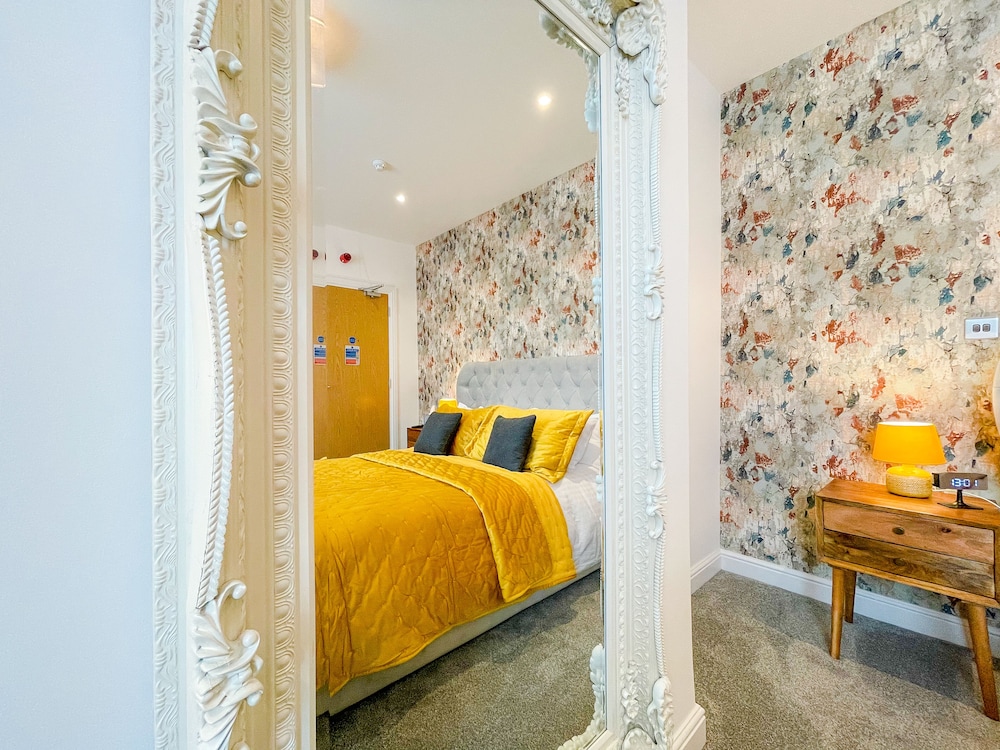 King Deluxe Room - Photo 13