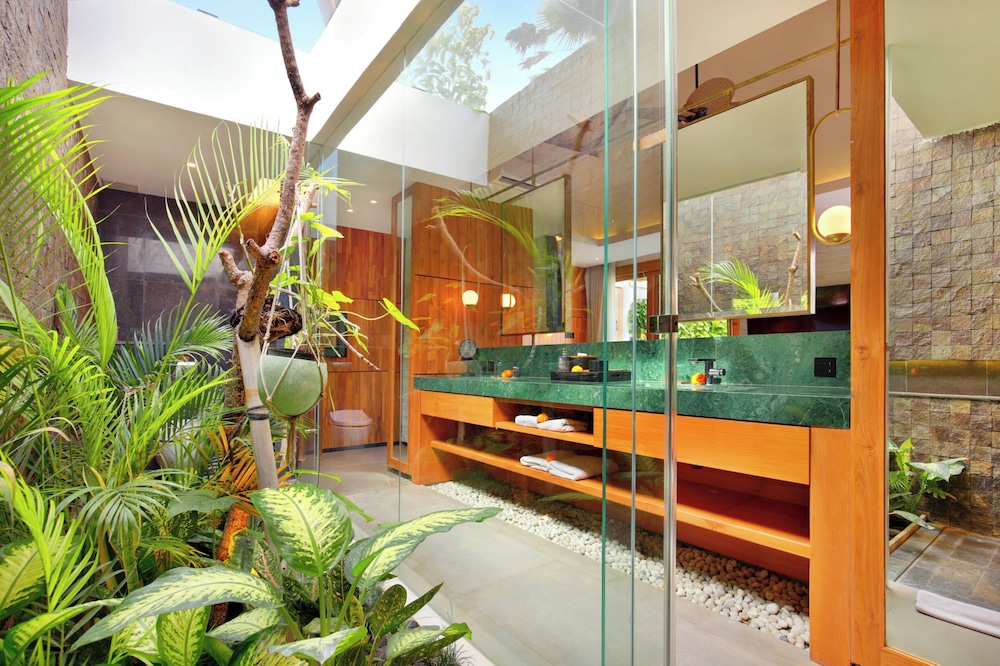 Grand Smart 1 Bedroom Villa with Private Pool & Hot Tub - Photo 12