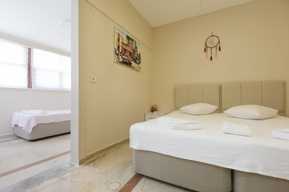 Standard Room, 2 Bedrooms, Partial Sea View photo 3