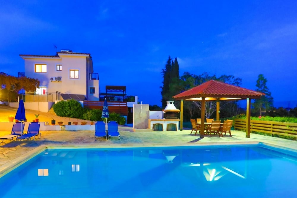 Villa photo 3