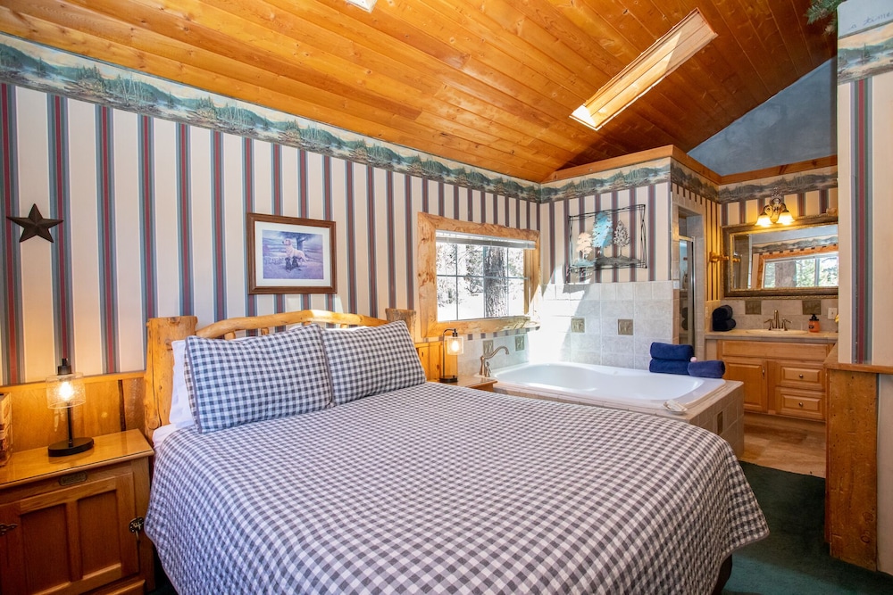 Standard Cabin, Ensuite, Mountain View (Hunters Lodge) photo 1