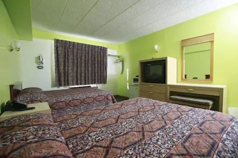 Standard Room, 2 Double Beds, Smoking photo 2