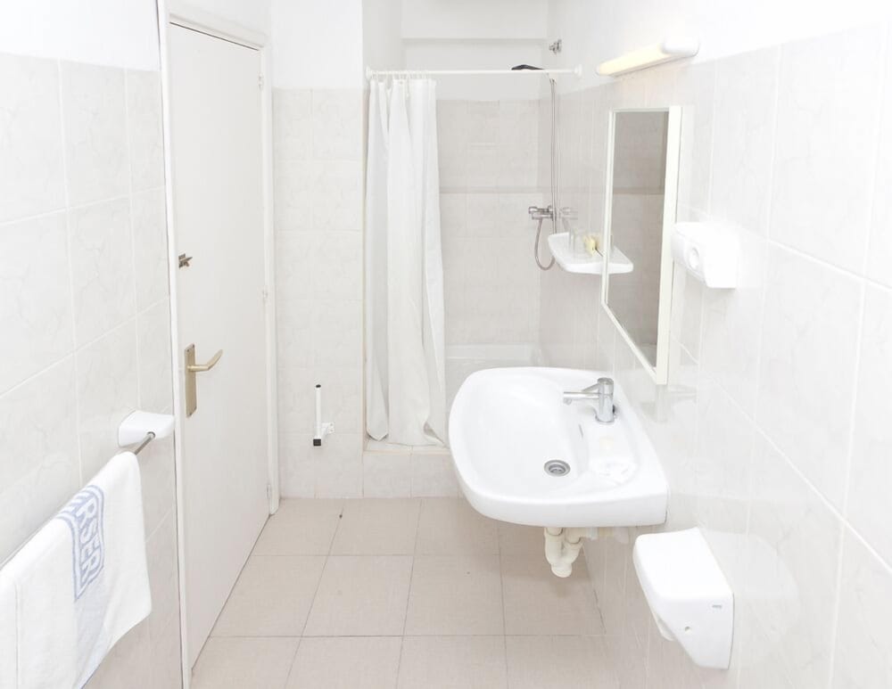 Single Room - Photo 2