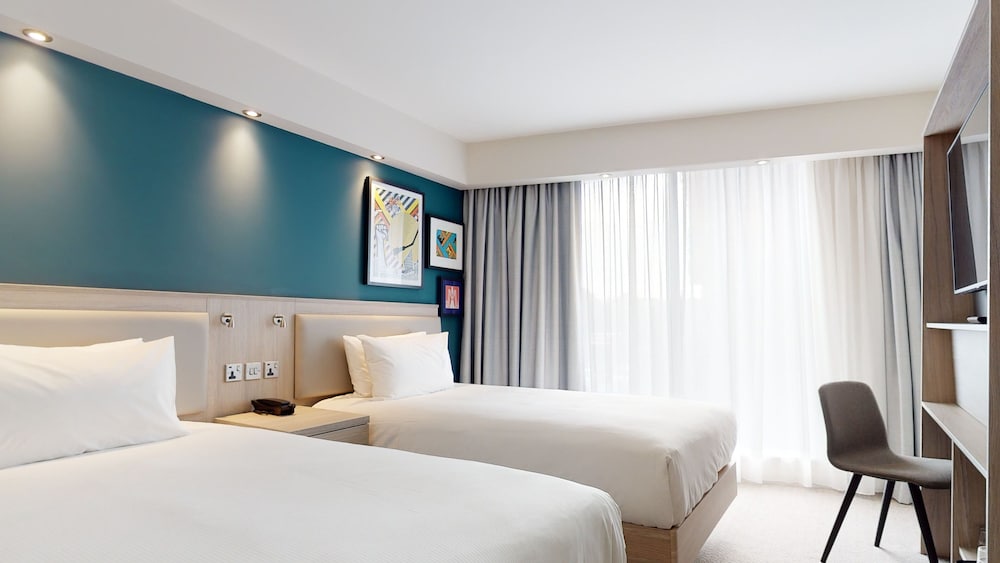 Queen Room with extra single bed - Photo 2