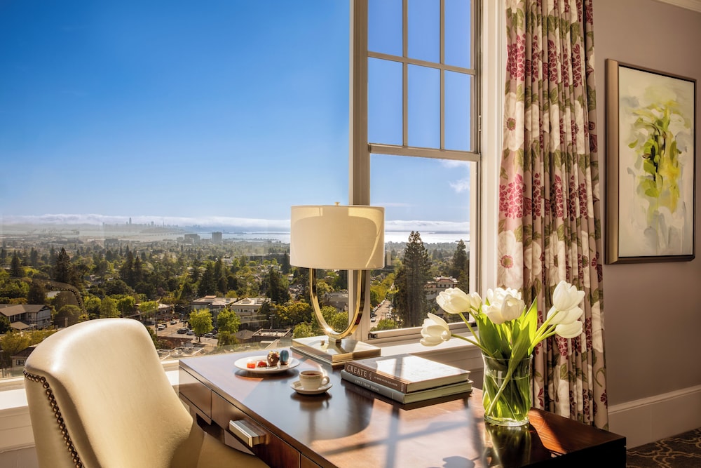Signature Room, 1 King Bed, Bay View - Photo 5