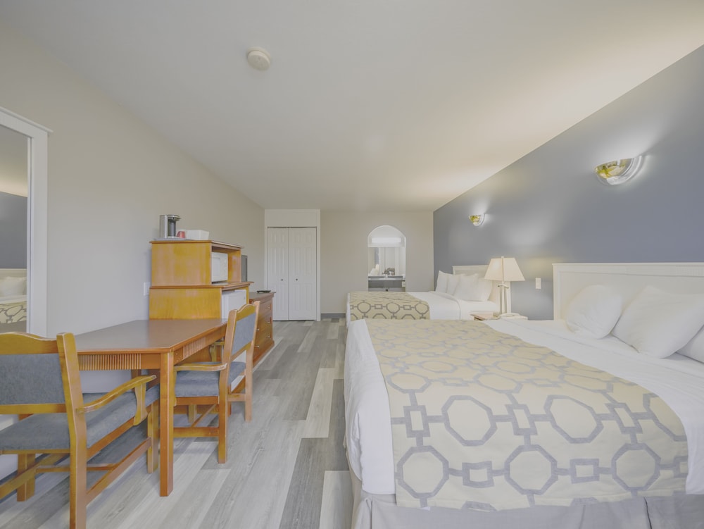 Room, 2 Queen Beds, Non Smoking (Pet-Friendly)