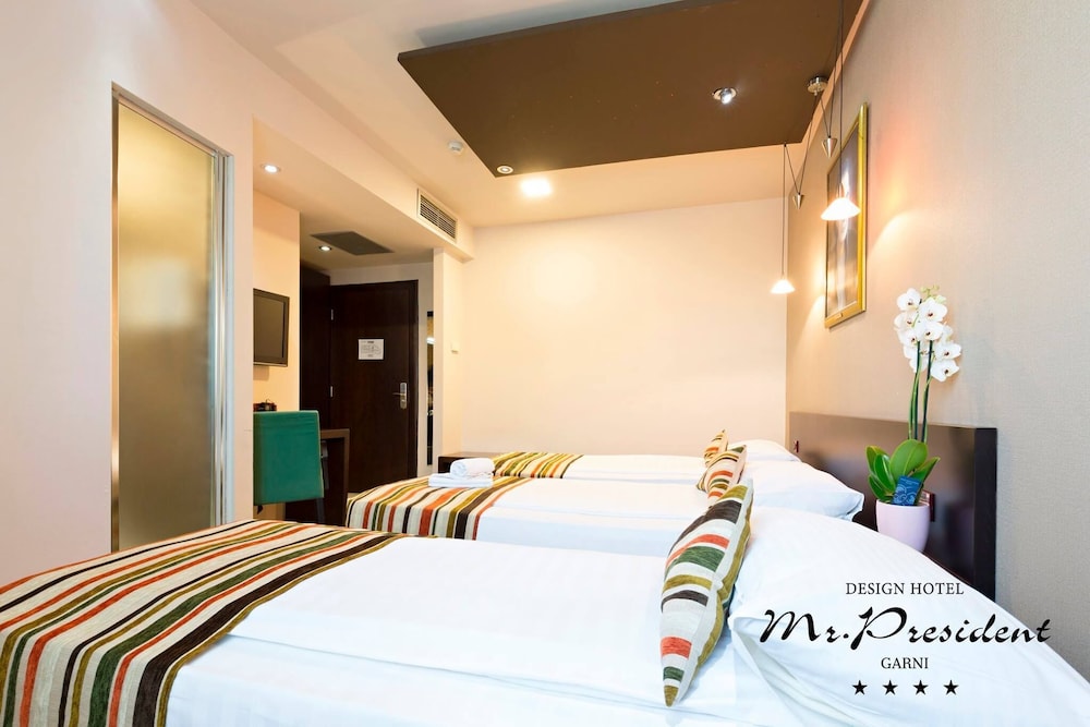 Standard Double or Twin Room - Photo 10