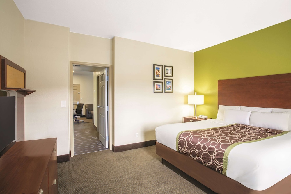 Suite, 1 King Bed, Non Smoking - Photo 1