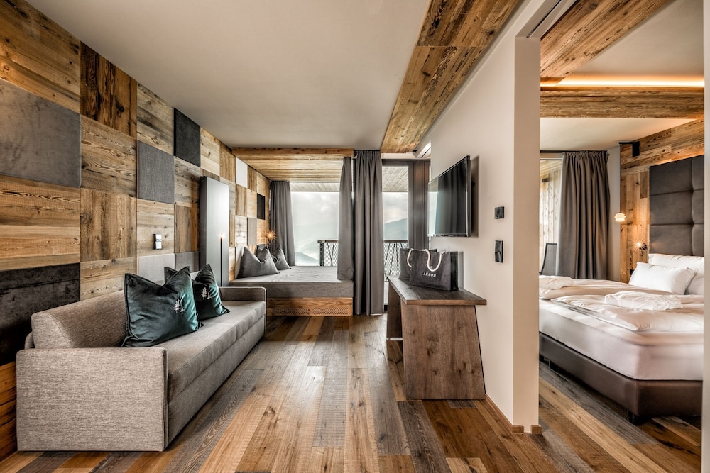 Suite (Hangout)