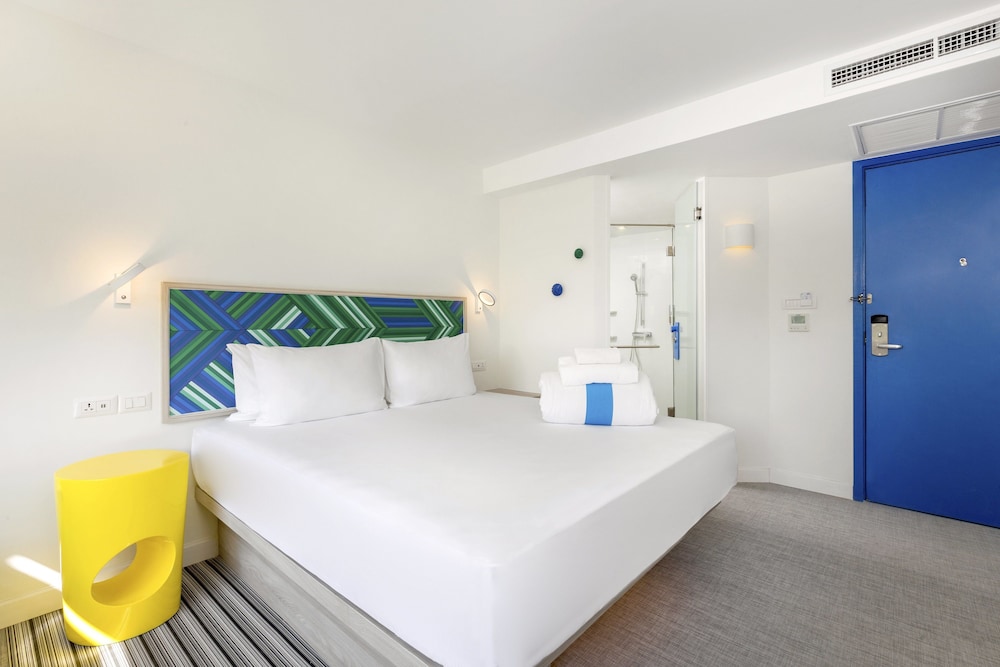 Room, 1 King Bed (COSI, Daily food & drink credit) photo 3