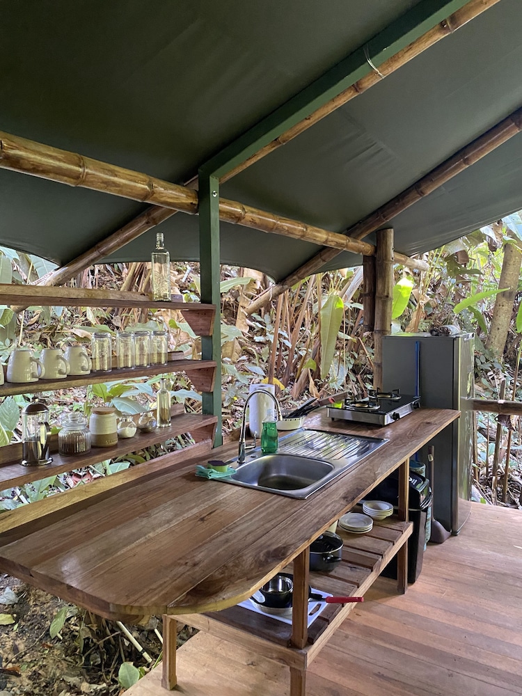 Superior Tree House, Bathtub, Hill View photo 3
