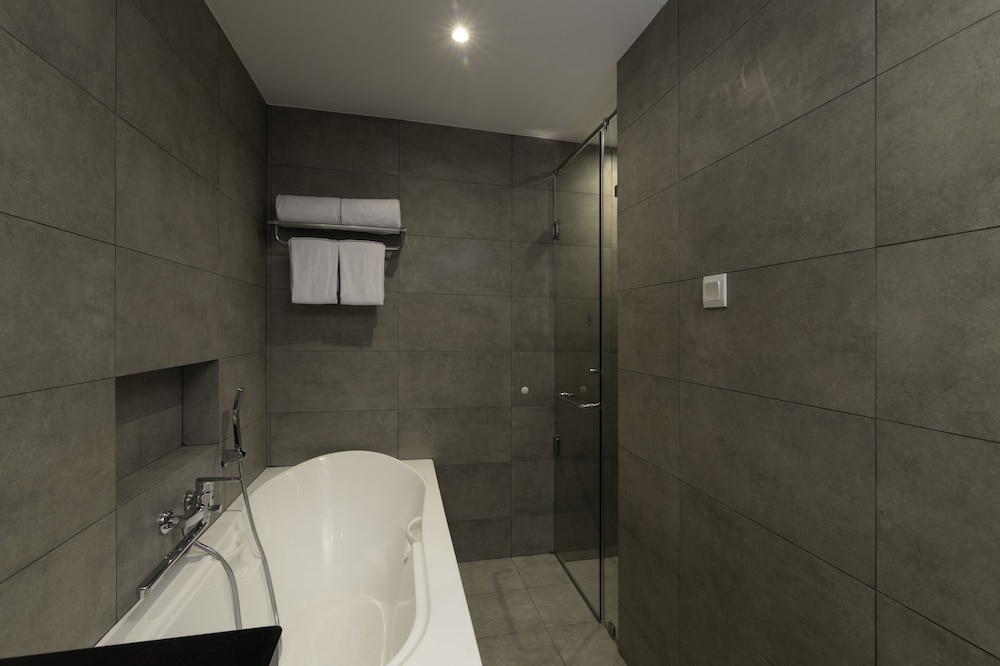 Premier Two Bedroom Suite Sea Front - Photo 17