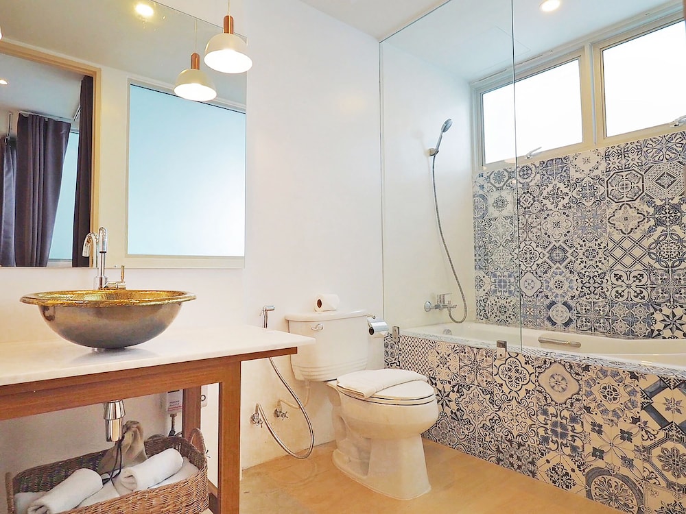 1 Bedroom Suite Jacuzzi photo 2