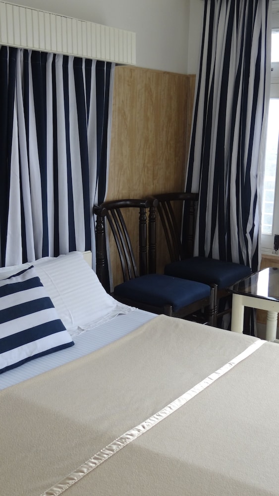 Economy Twin Room - Photo 8