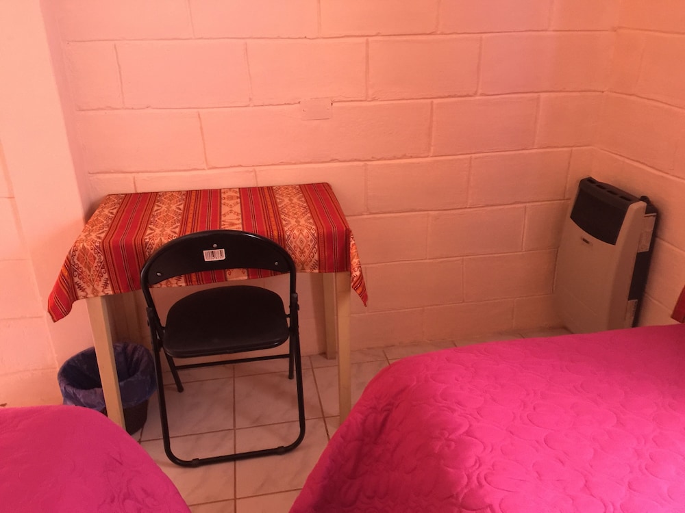 Standard Twin Room, 2 Twin Beds, Shared Bathroom photo 2