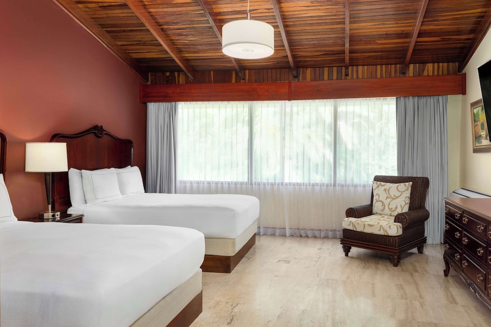 2 Bedroom Pres. Suite, Jetted tub and Sauna, Business Lounge Access photo 1