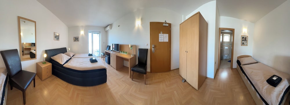 Triple Room photo 3
