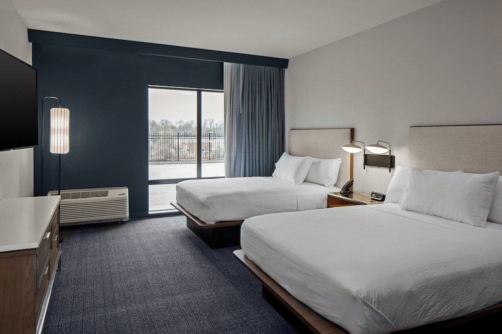 Room, 2 Queen Beds - Photo 4