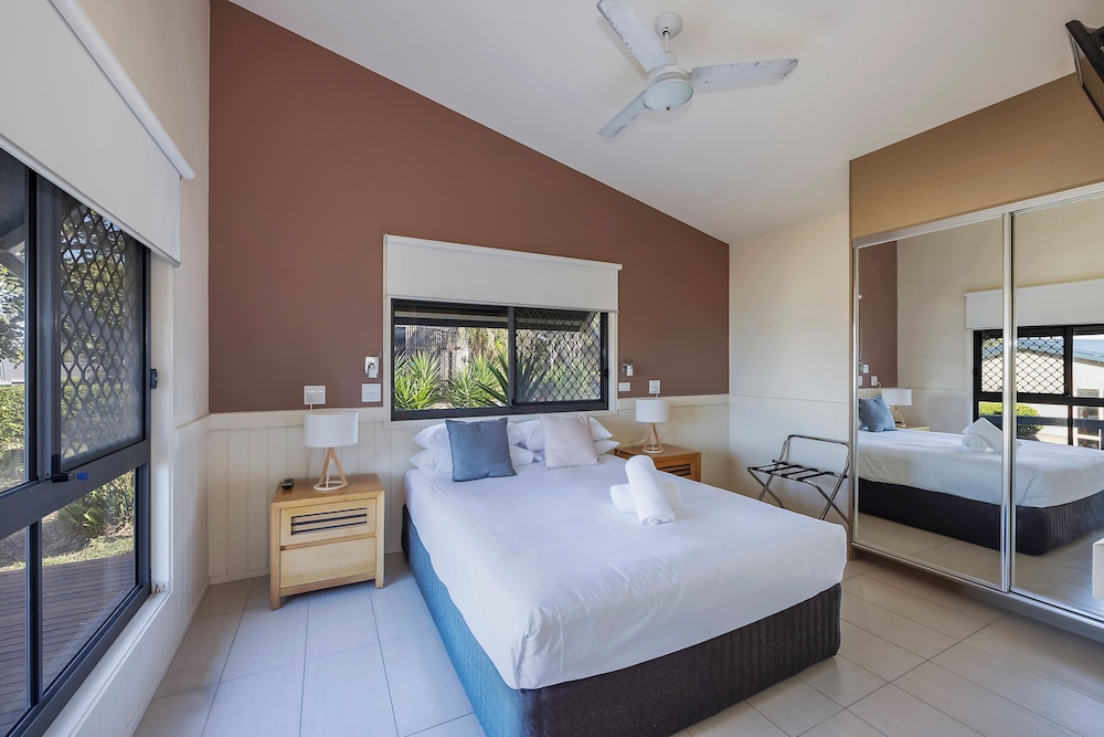 Deluxe Cabin - Sleeps 5 - Accessible - Dog Friendly photo 3