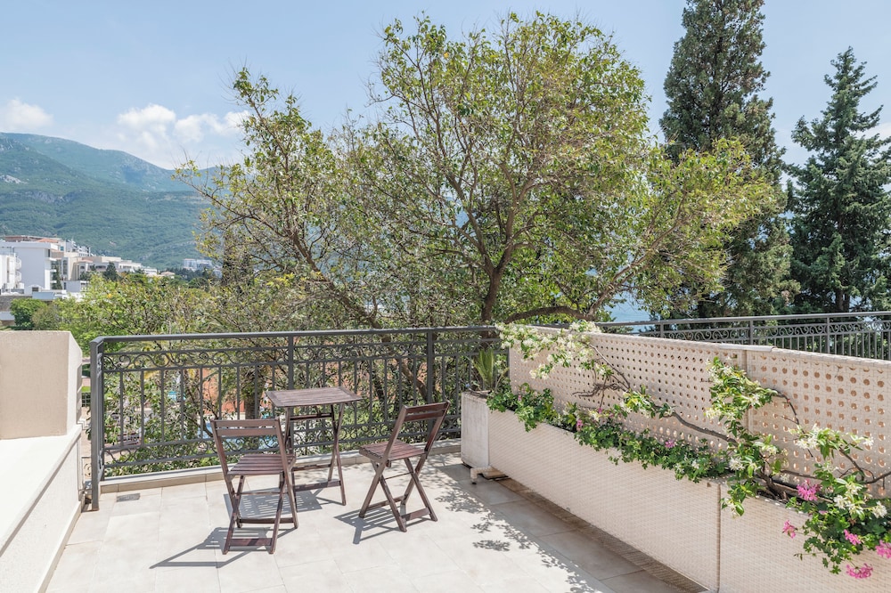 Double Room, Garden View (Priority Location) photo 2
