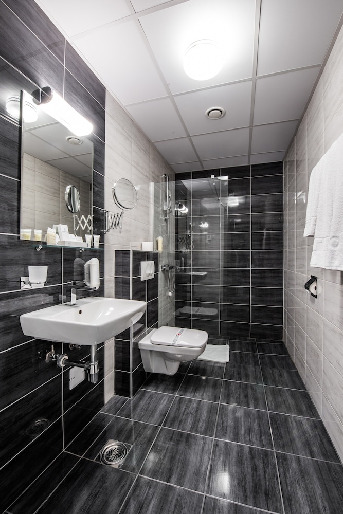 Suite, 1 Bedroom - Photo 6