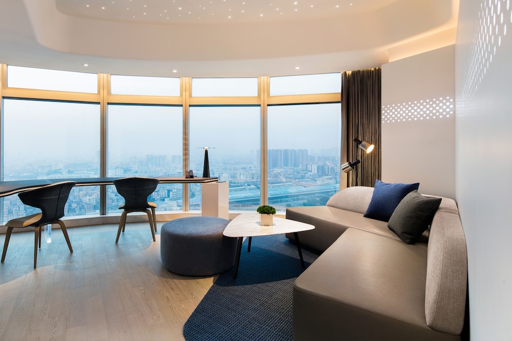 Suite, 1 Bedroom - Photo 3