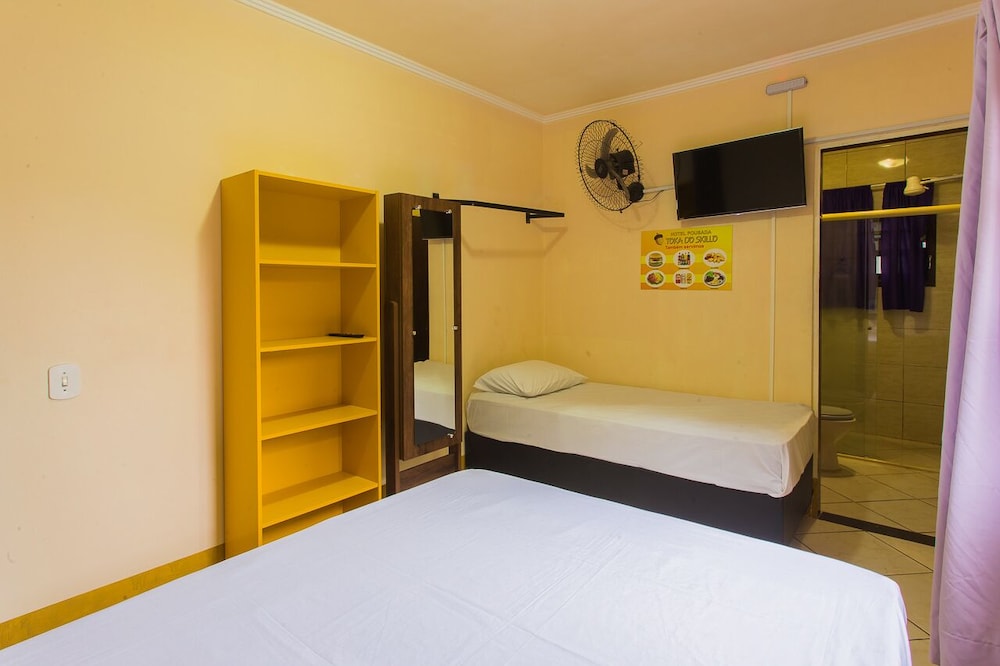Triple Room, Multiple Beds photo 3