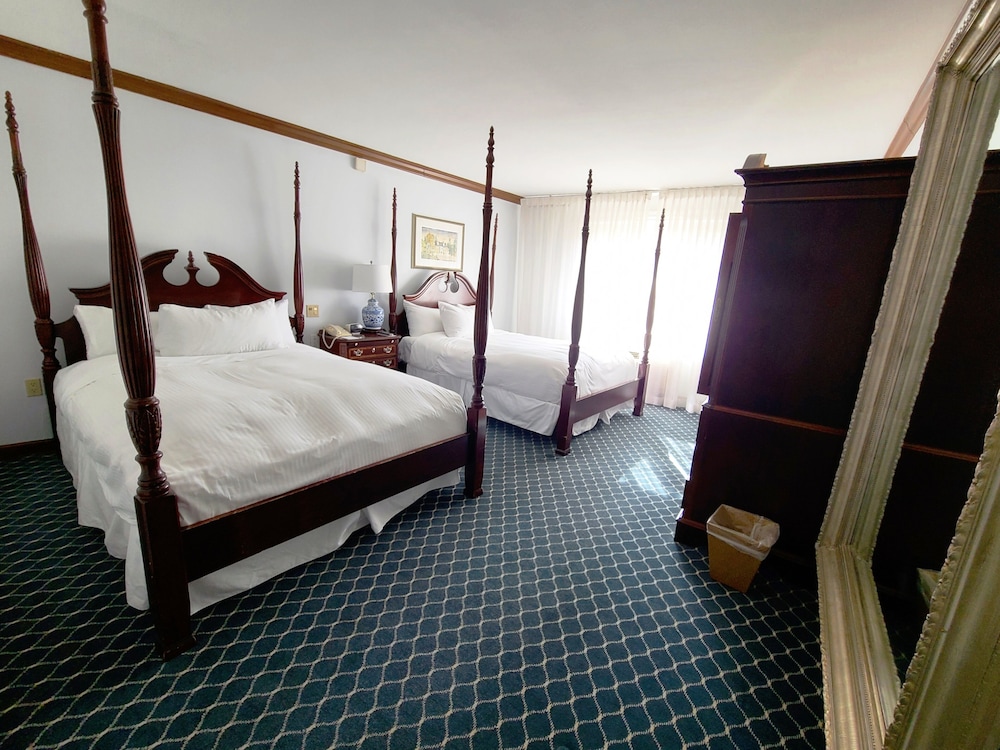 Traditional Room, 2 Queen Beds, Accessible - Photo 1