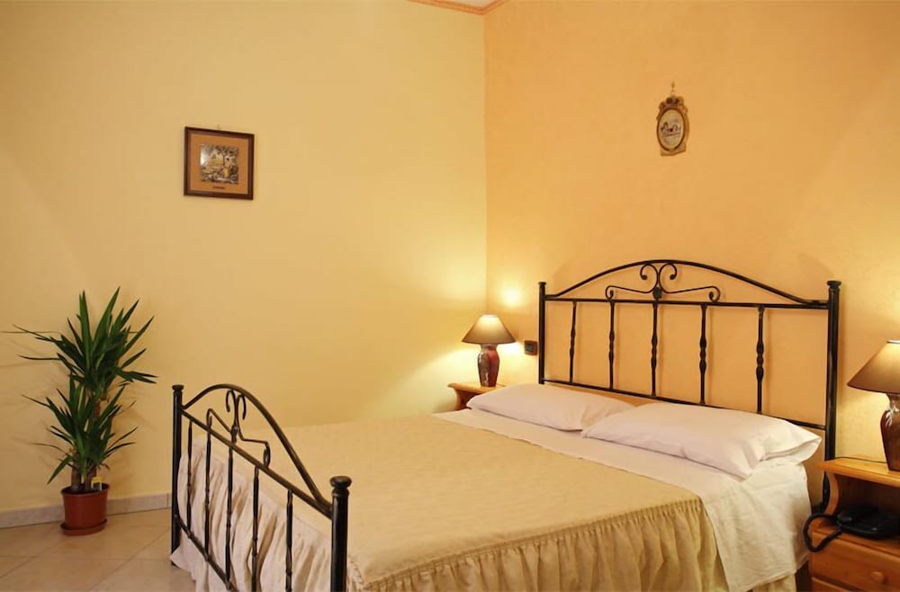 Deluxe Double or Twin Room photo 1