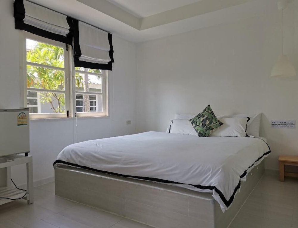 Standard Studio, 1 King Bed photo 1