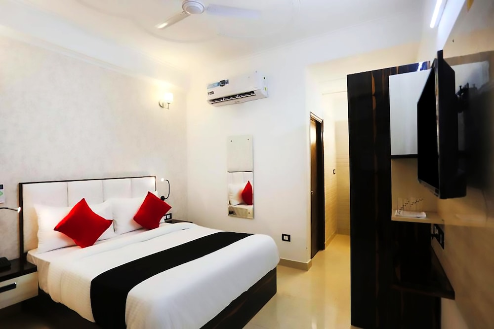 Deluxe Single Room, 1 Queen Bed photo 3