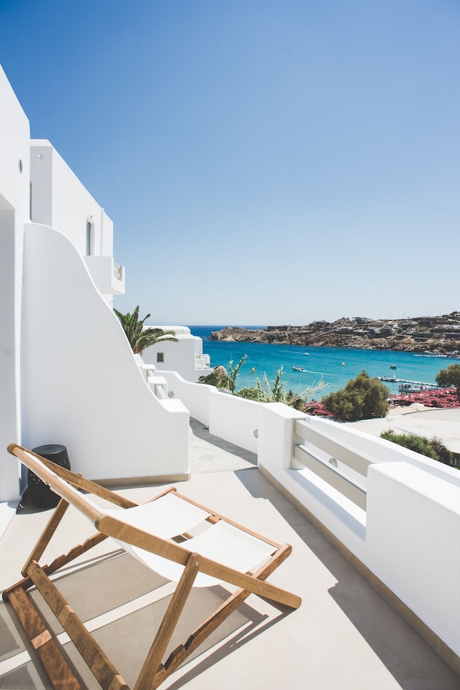 Executive Suite (Super Paradise Sea View)