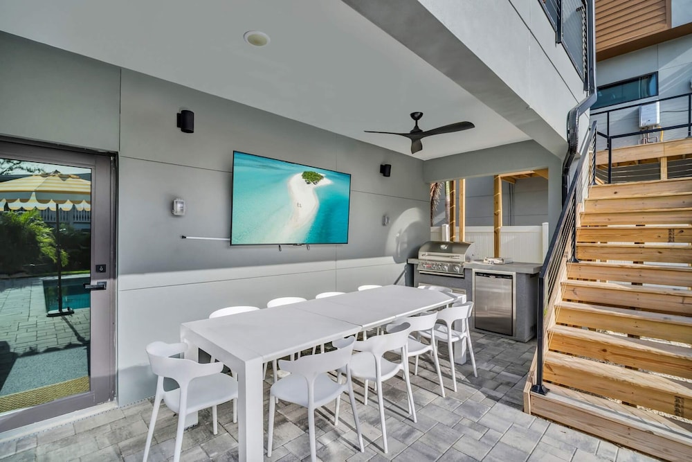 NEW 4 Bed 3 Bath Heated Salt Pool Walk2beach, Foto 17