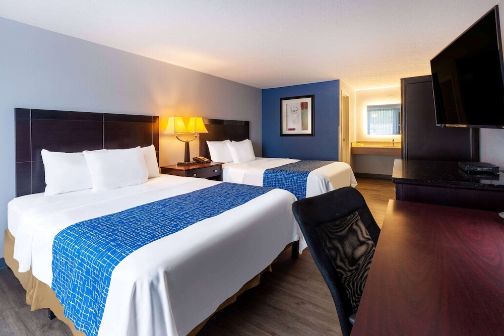 Room, 2 Queen Beds, Non Smoking - Photo 1