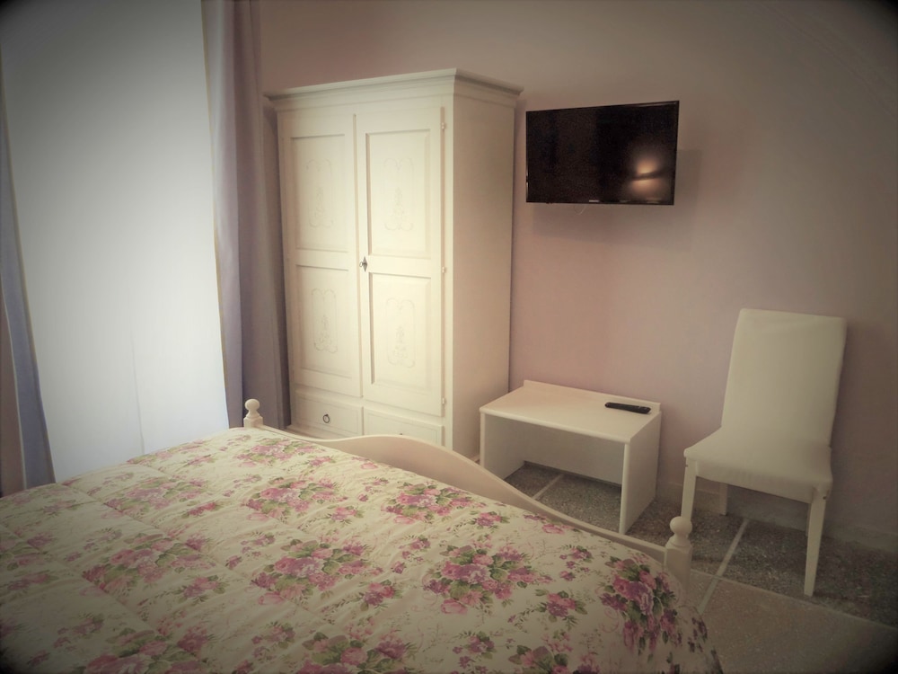 Superior Triple Room, 1 Bedroom, City View photo 2