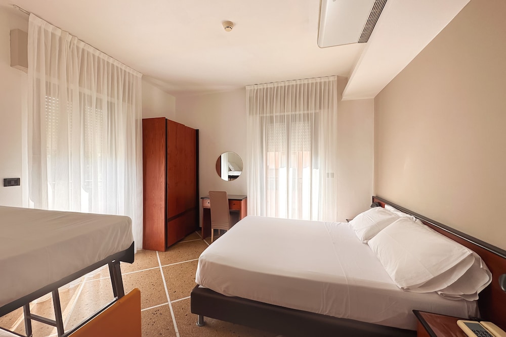 Standard Quadruple Room - Photo 4
