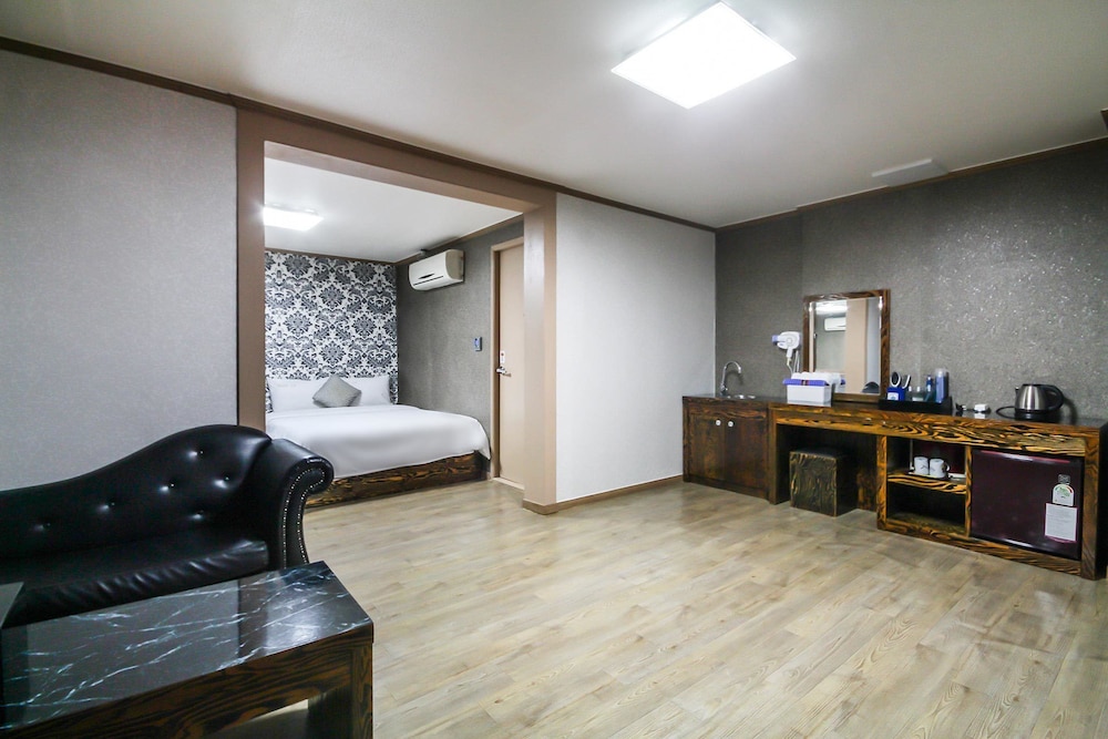 Luxury Room (A)