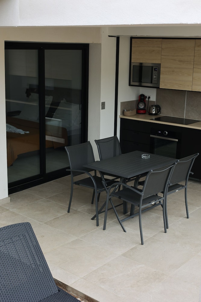 Premium Studio, Garden View (Rez-de-jardin ) photo 3