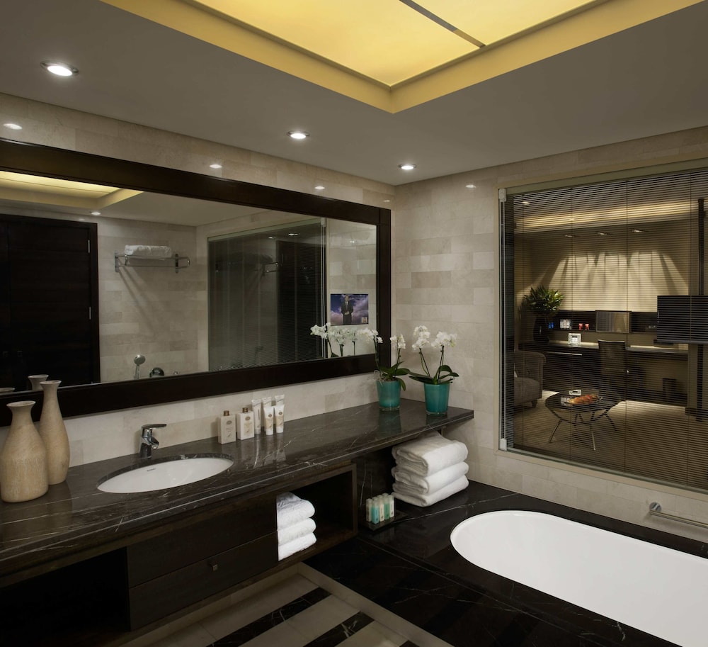 Executive suite photo 2