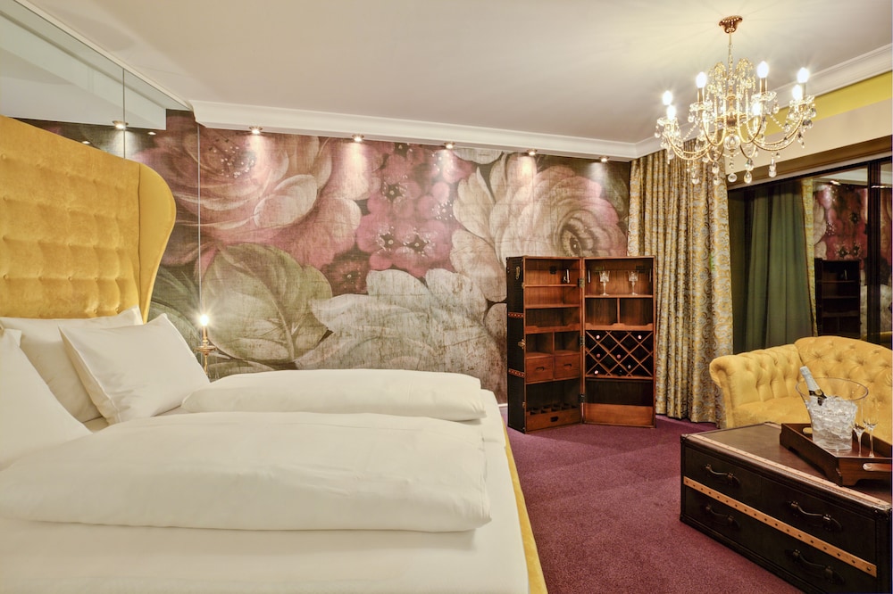Luxury Suite photo 1