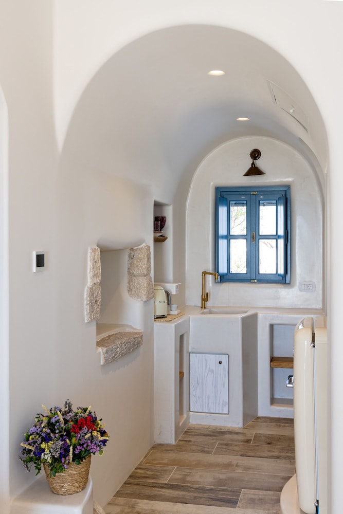 Junior Studio Suite, 1 Queen Bed, Private Pool, Sea View photo 2