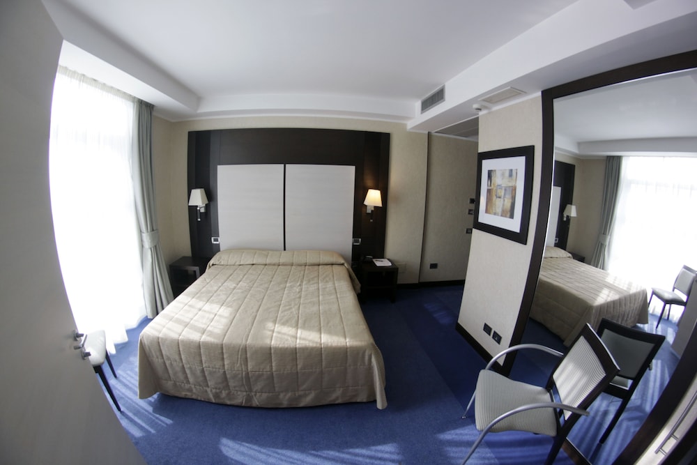 Double Or Twin Room - Photo 2