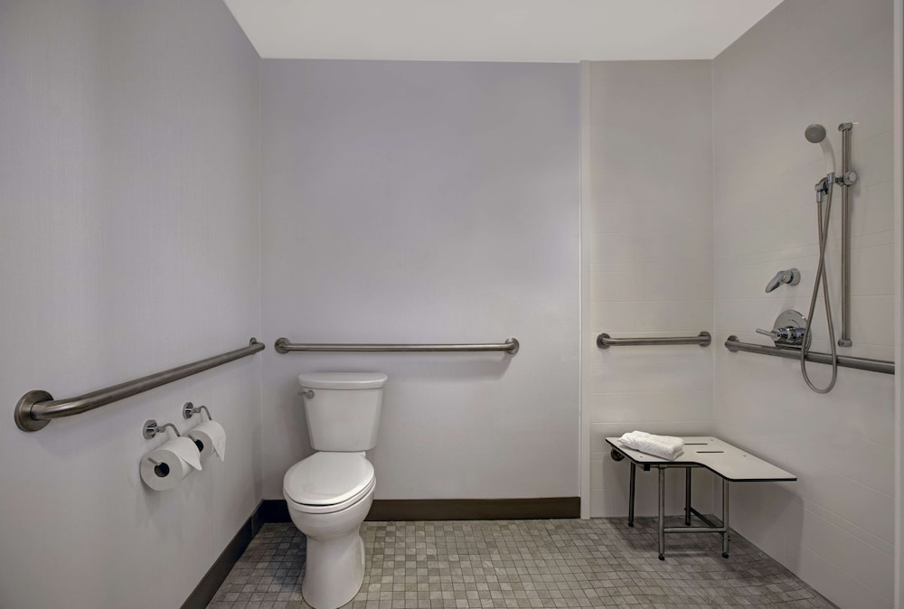 Room, Accessible photo 2