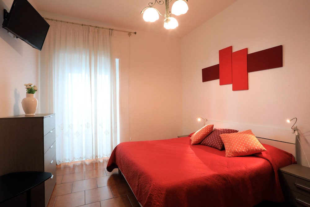 Double Room (Rossa)