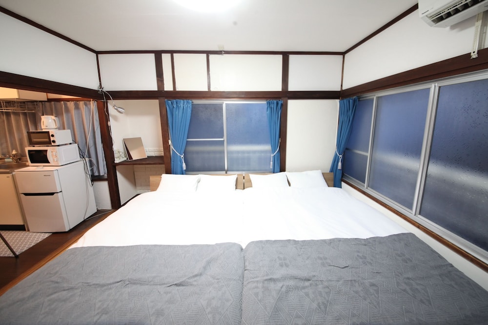 Basic Apartment photo 3