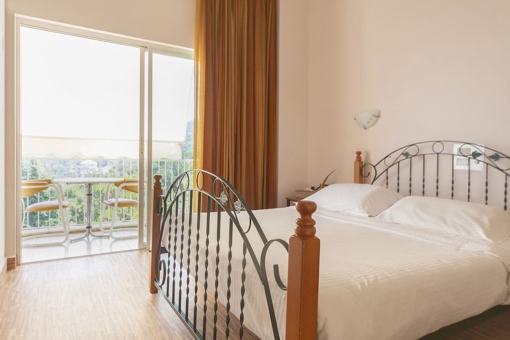 Double or Twin Room photo 1