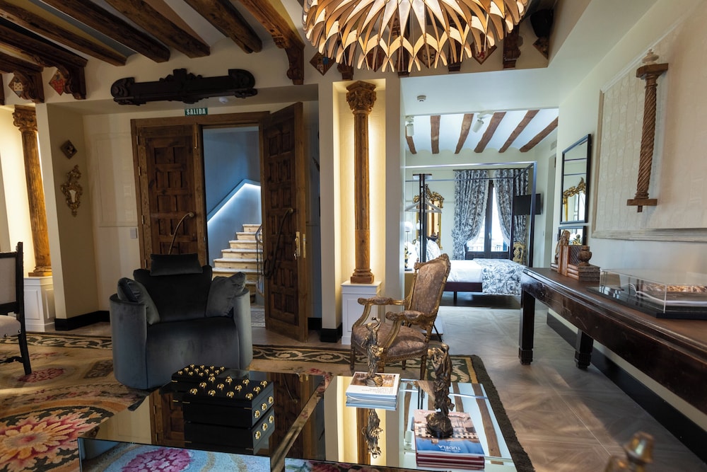Luxury Studio Suite, City View photo 3
