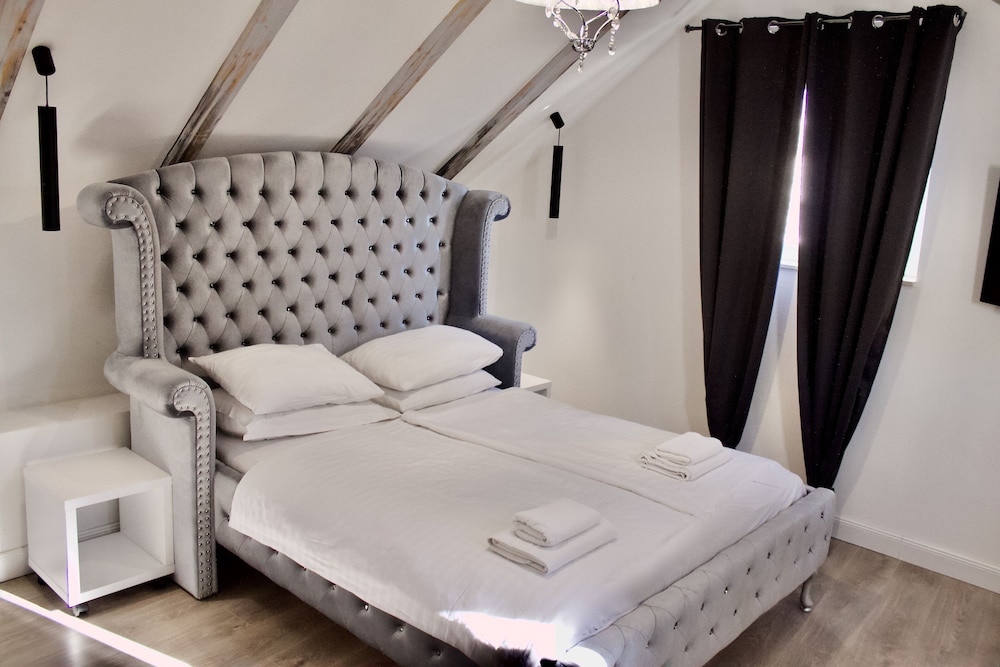 Grand Suite with Balcony - Private Wing- Stairs Access Only photo 1