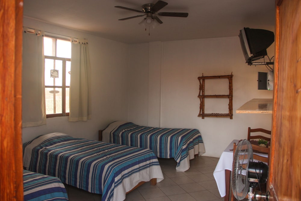 Classic Triple Room, 3 Twin Beds, Private Bathroom photo 2